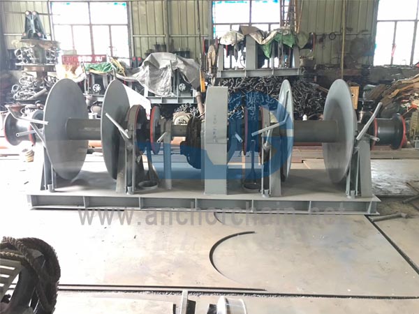 เครื่องกว้านจอดเรือ Windlass Mooring แบบสมมาตร
